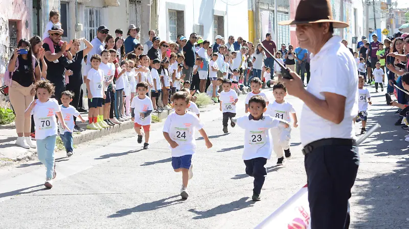 Los más emocionados sin duda son los papás al ver a sus hijos competir. 